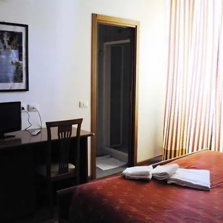 Edy Hotel *
